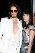 Katy Perry, Frau von Russell Brand, liebt ausgefallene Latex-Outfits.
