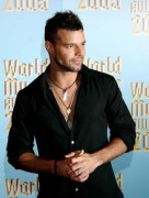 Latino-Sänger Ricky Martin outete sich, schwul zu sein.