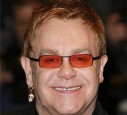 Elton John hat es auf viele Stars abgesehen.