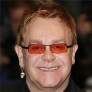 Elton John hat es auf viele Stars abgesehen.